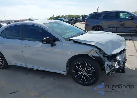 2022 Toyota Camry Se z USA, uszkodzony, nr VIN 4T1G11AK7NU056871